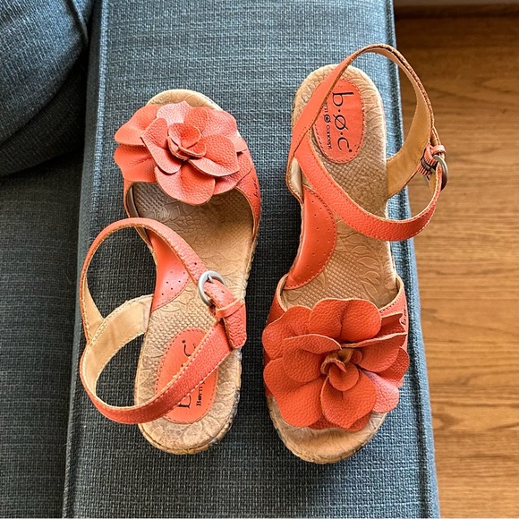 Born B.O.C. Coral Leather & Floral Printed Cork Wedge Flower Toe Buckled Sandals - Picture 13 of 17